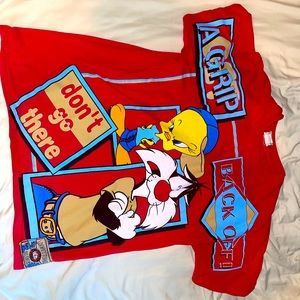 Vintage Looney Tunes graphic T. Size Large.